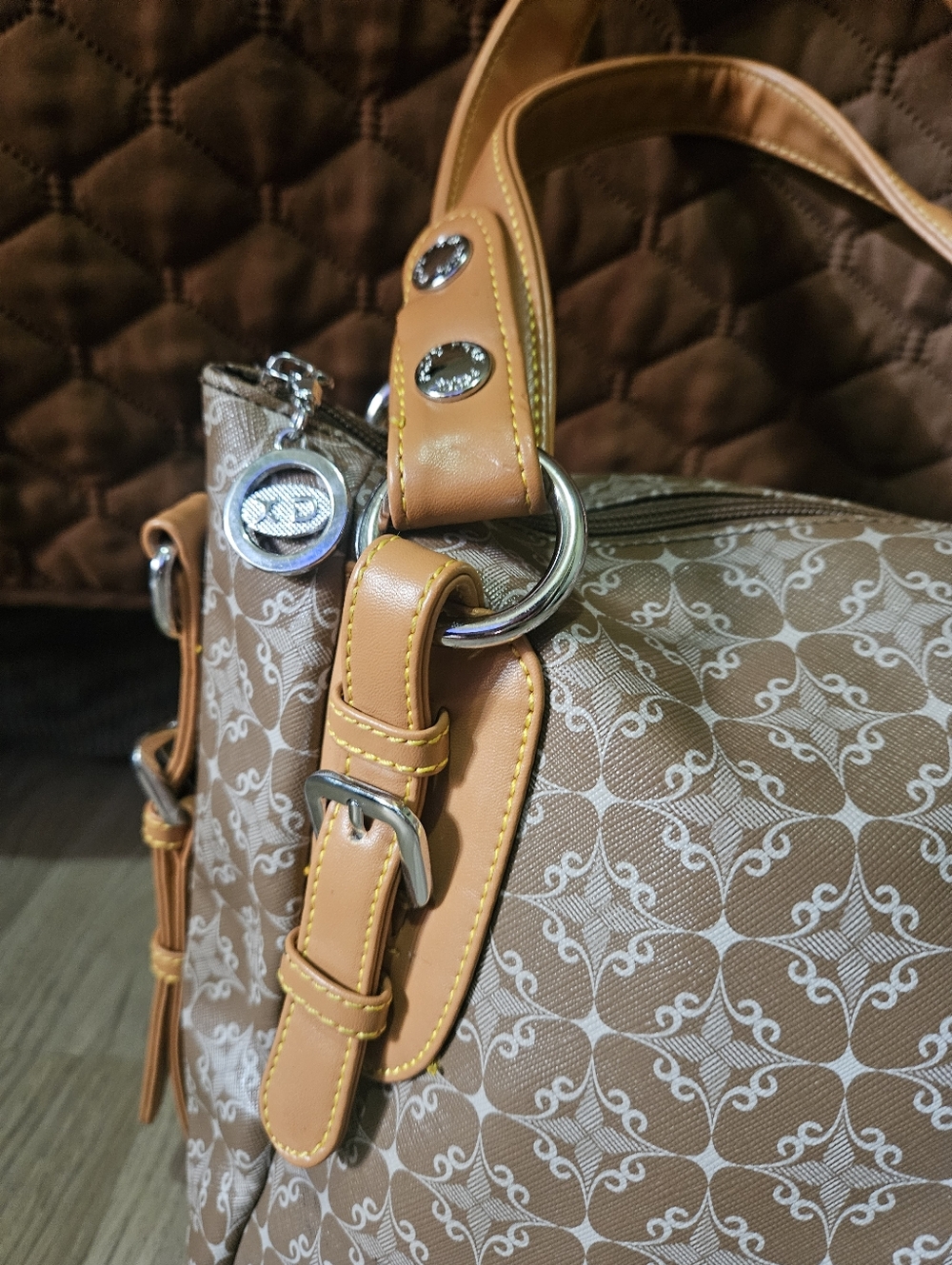 💥Sale💥Neutral Tan Patterned XD Shoulder Bag with Leather Trim - Picture 2 of 13
